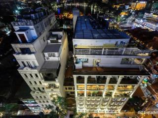 Bán khách sạn may de ville lakeside 5 sao cao nhất phố cổ. 16 tầng, 18m mặt tiền. 505m2