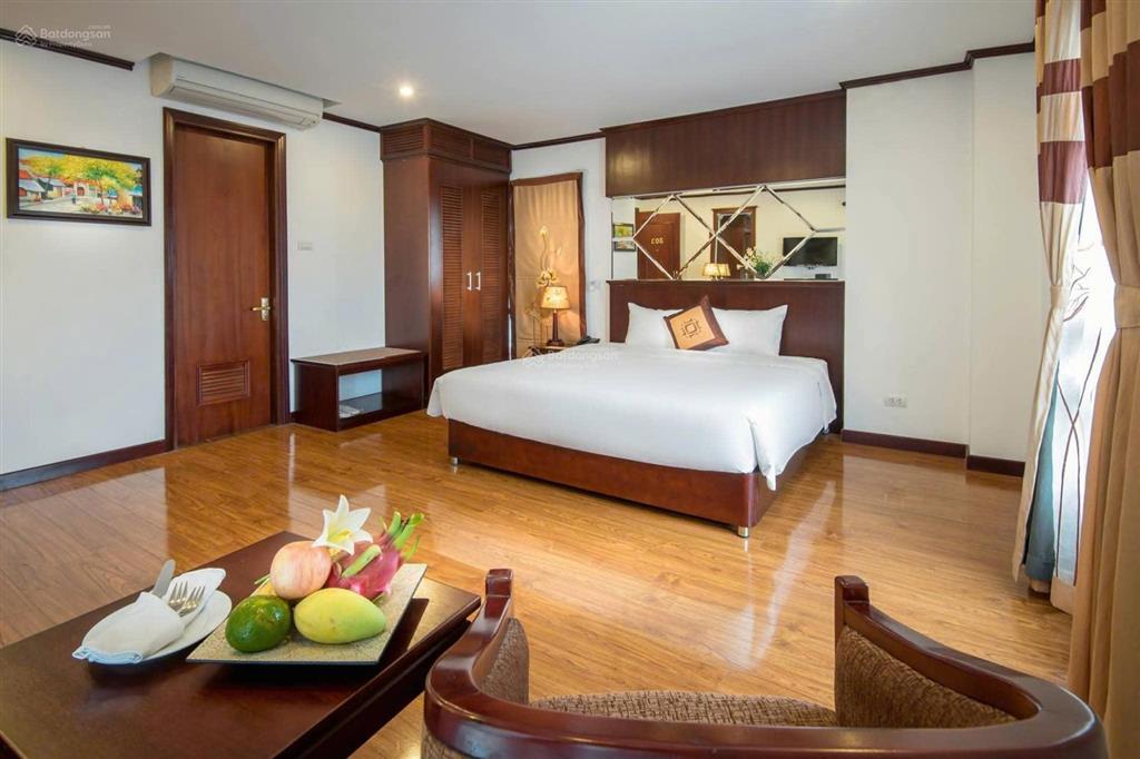 Bán khách sạn may de ville lakeside 5 sao cao tại phố cổ. 16 tầng, 18m mặt tiền. 505m2