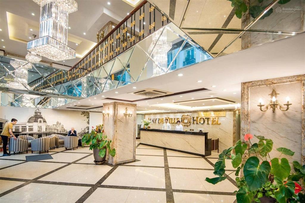 Bán khách sạn may de ville lakeside 5 sao cao tại phố cổ. 16 tầng, 18m mặt tiền. 505m2
