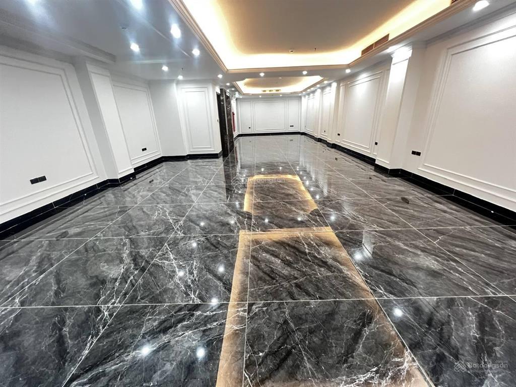 Chủ thiện chí bán tòa nhà 9 tầng xây mới phố nguyễn hoàng, giá đầu tư