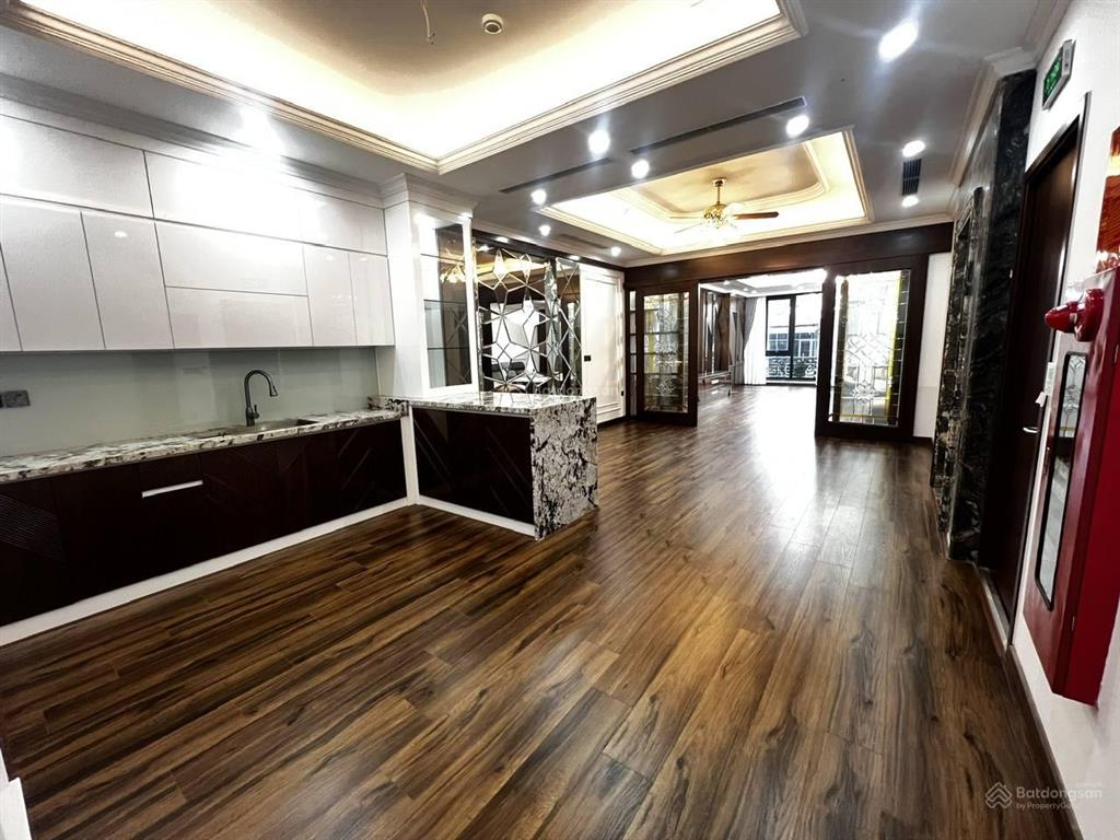 Chủ thiện chí bán tòa nhà 9 tầng xây mới phố nguyễn hoàng, giá đầu tư