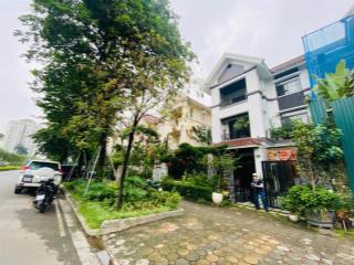 Chủ giảm chào 10 tỷ cho căn biệt thự ciputra mặt đường đôi 30m. giá đầu tư.