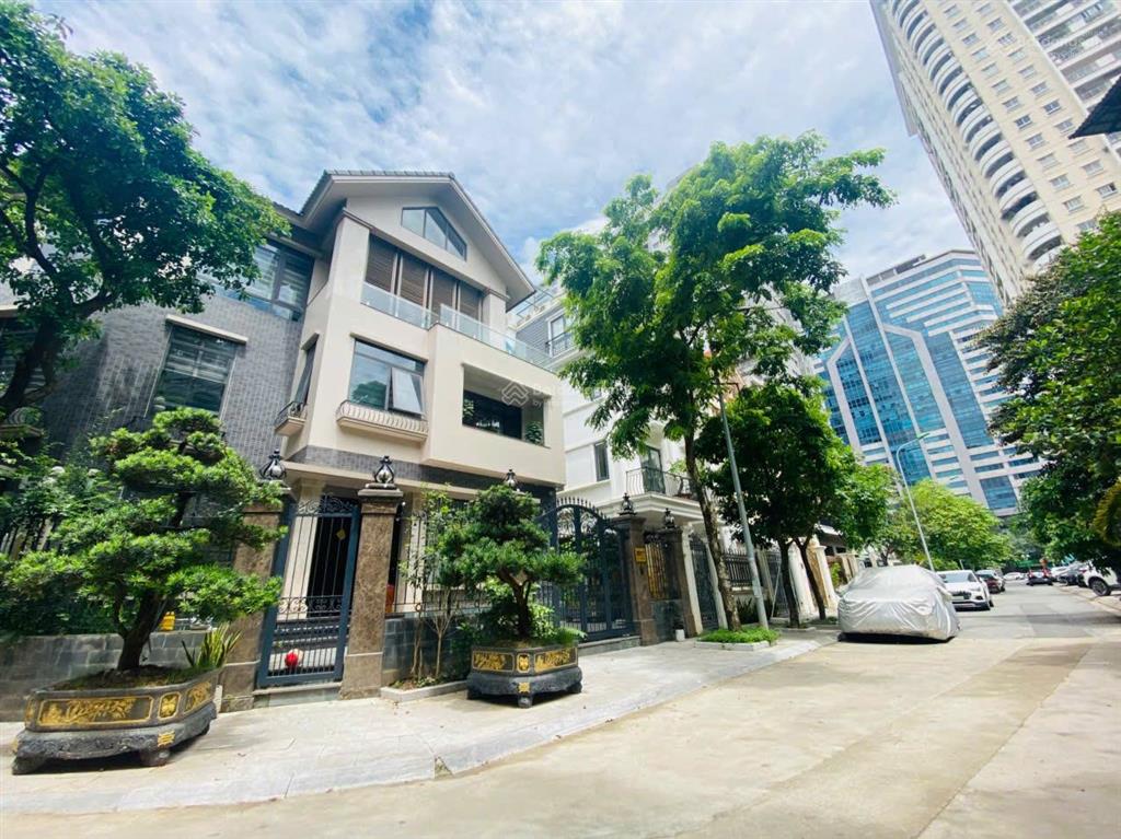 Chủ giảm chào 6 tỷ, bán nhanh biệt thự góc nổi bật kđt c37 bắc hà. giá đầu tư