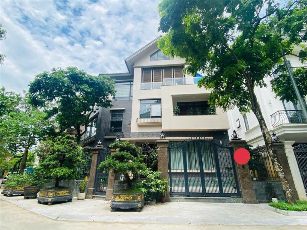 Chủ giảm chào 6 tỷ, bán nhanh biệt thự góc nổi bật kđt c37 bắc hà. giá đầu tư