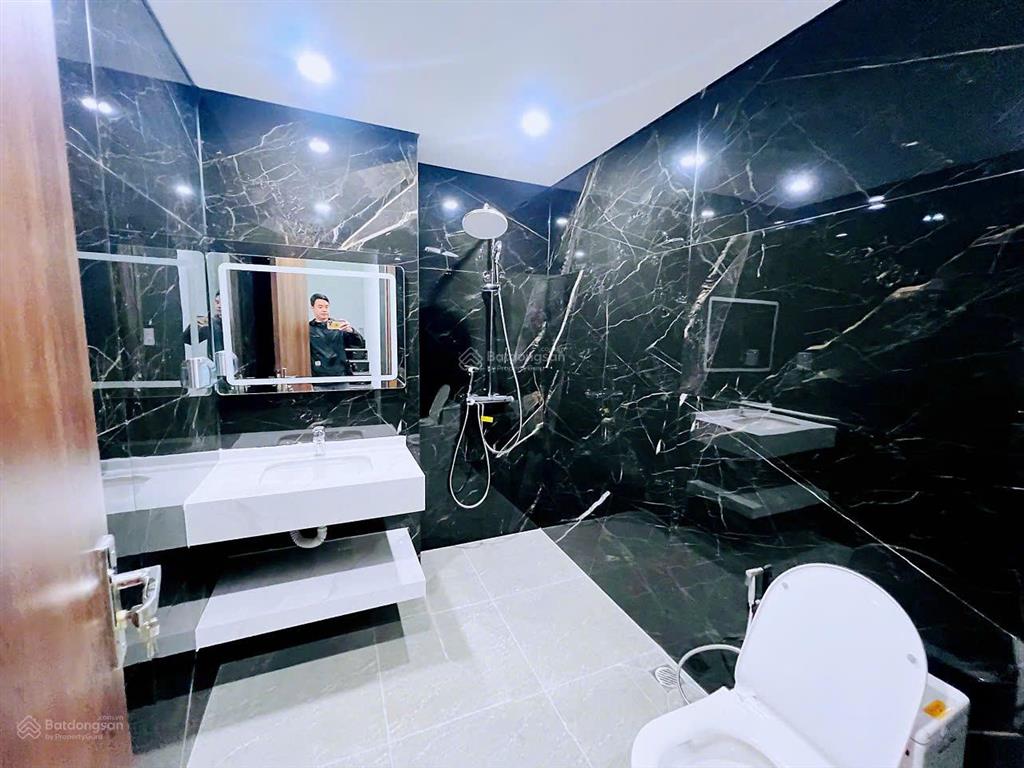 Chủ thiện chí bán căn nhà 5 tầng, mặt tiền 7m phố trịnh văn bô. giá đầu tư