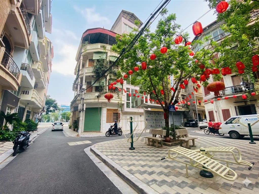 Chủ thiện chí bán tòa nhà lô góc 5 tầng phố nghĩa đô  nguyễn văn huyên. giá đầu tư