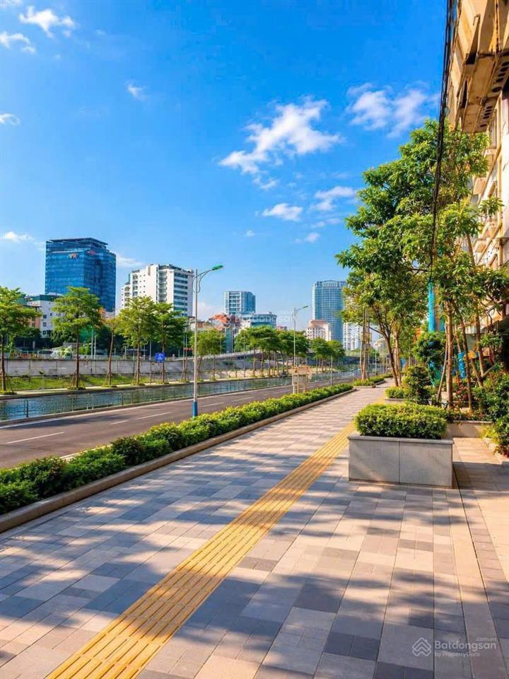 Chủ thiện chí bán tòa nhà lô góc 5 tầng phố nghĩa đô  nguyễn văn huyên. giá đầu tư