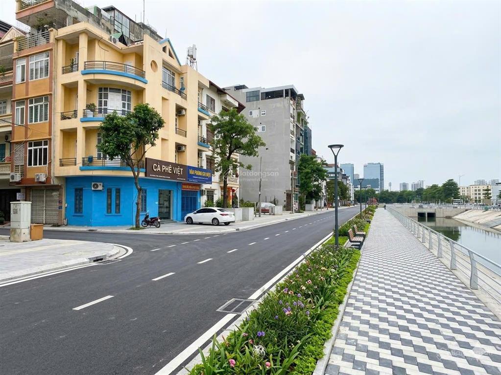 Chủ thiện chí bán tòa nhà lô góc 5 tầng phố nghĩa đô  nguyễn văn huyên. giá đầu tư