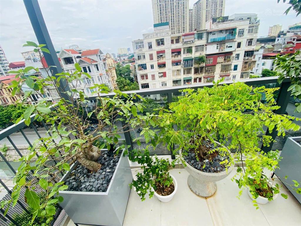 Cực hiếm. bán tòa văn phòng 7 tầng mặt phố mạc thái tổ, hướng đông nam, vỉa hè đá bóng