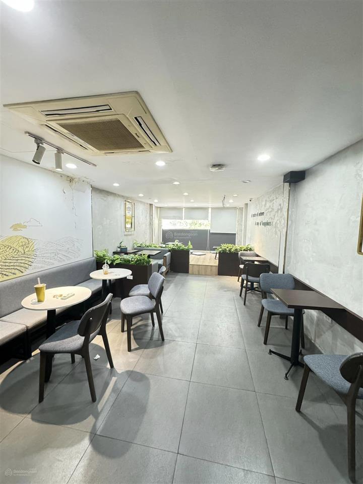 Cực hiếm. bán tòa văn phòng 7 tầng mặt phố mạc thái tổ, hướng đông nam, vỉa hè đá bóng