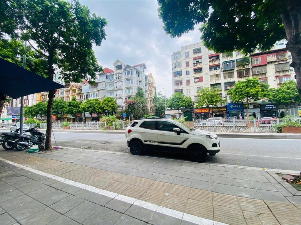 Cực hiếm. bán tòa văn phòng 7 tầng mặt phố mạc thái tổ, hướng đông nam, vỉa hè đá bóng
