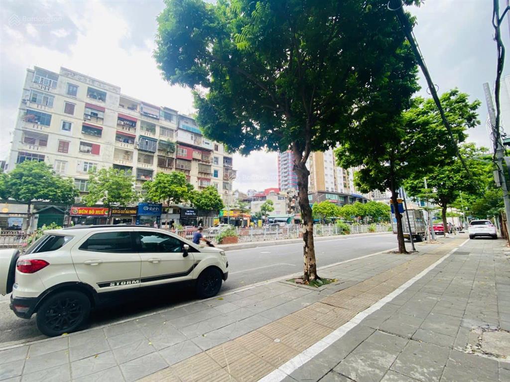 Cực hiếm. bán tòa văn phòng 7 tầng mặt phố mạc thái tổ, hướng đông nam, vỉa hè đá bóng