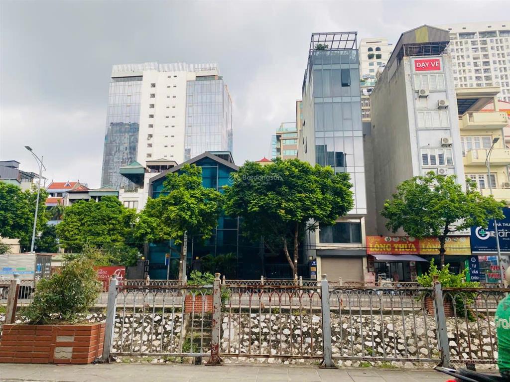 Cực hiếm. bán tòa văn phòng 7 tầng mặt phố mạc thái tổ, hướng đông nam, vỉa hè đá bóng