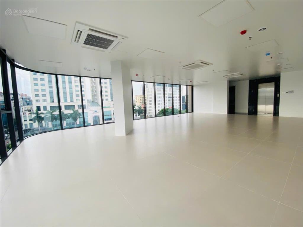 Chủ thiện chí, bán tòa nhà 10 tầng trung tâm phố nghĩa tân  hoàng quốc việt. giá đầu tư