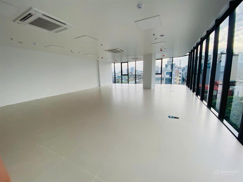 Chủ thiện chí, bán tòa nhà 10 tầng trung tâm phố nghĩa tân  hoàng quốc việt. giá đầu tư
