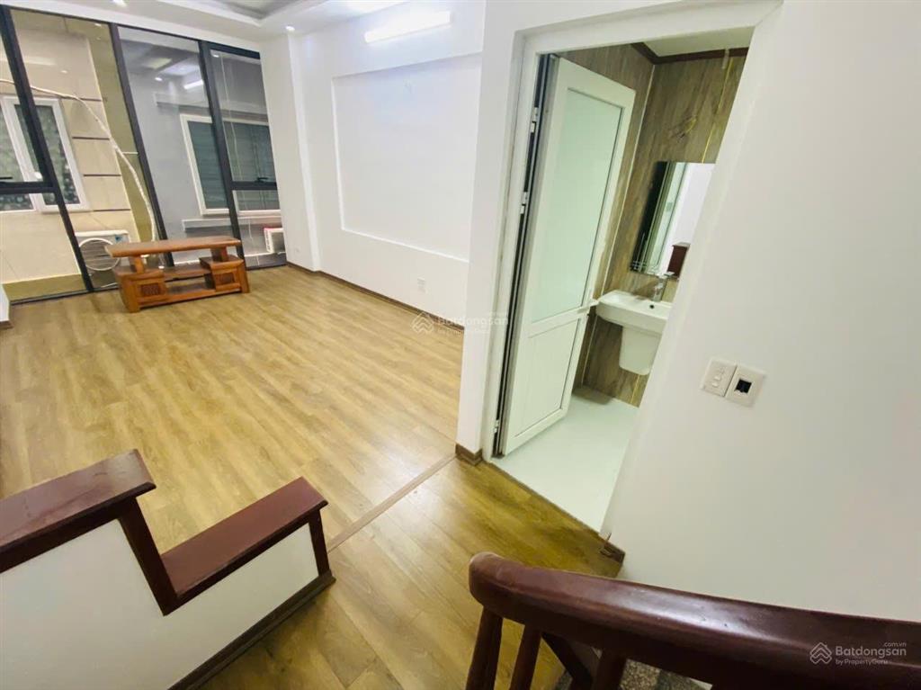 Chủ thiện chí giảm 2 tỷ cho căn 6 tầng hướng đông nam phố trần bình. dt từ tầng 2 là 34m2 siêu hiếm
