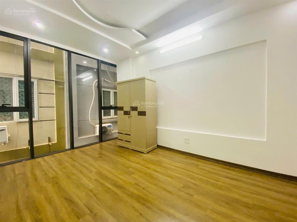 Chủ thiện chí giảm 2 tỷ cho căn 6 tầng hướng đông nam phố trần bình. dt từ tầng 2 là 34m2 siêu hiếm