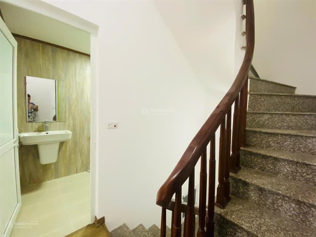 Chủ thiện chí giảm 2 tỷ cho căn 6 tầng hướng đông nam phố trần bình. dt từ tầng 2 là 34m2 siêu hiếm