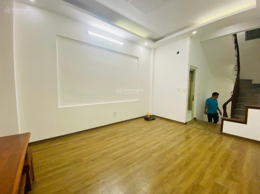 Chủ thiện chí giảm 2 tỷ cho căn 6 tầng hướng đông nam phố trần bình. dt từ tầng 2 là 34m2 siêu hiếm