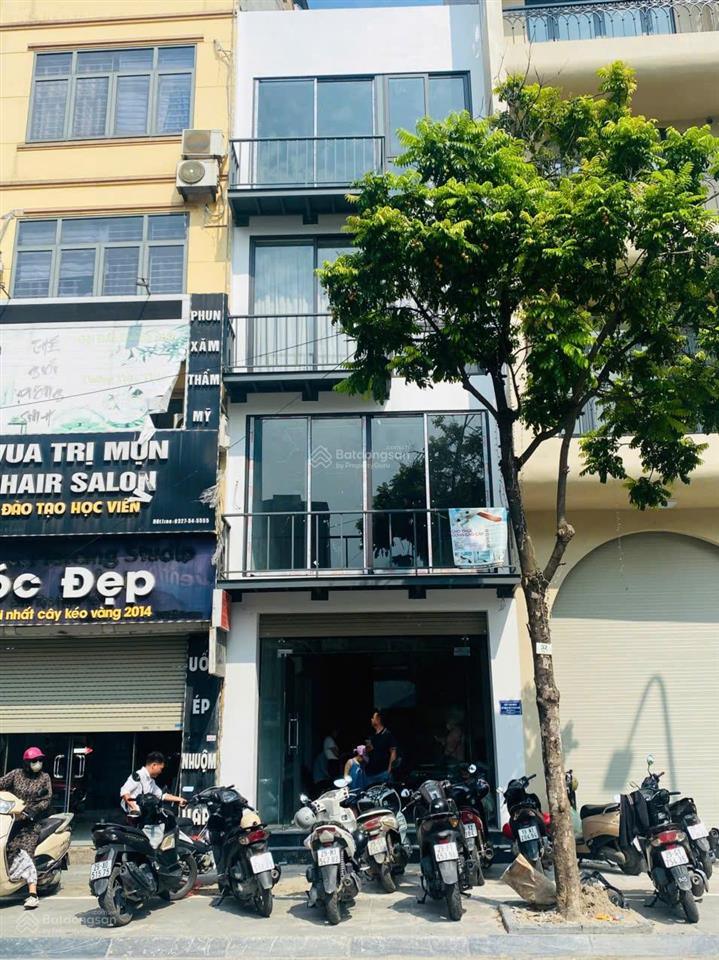 Chủ thiện chí bán căn nhà mặt phố trương công giai, hướng đông nam, có thang máy, giá đầu tư