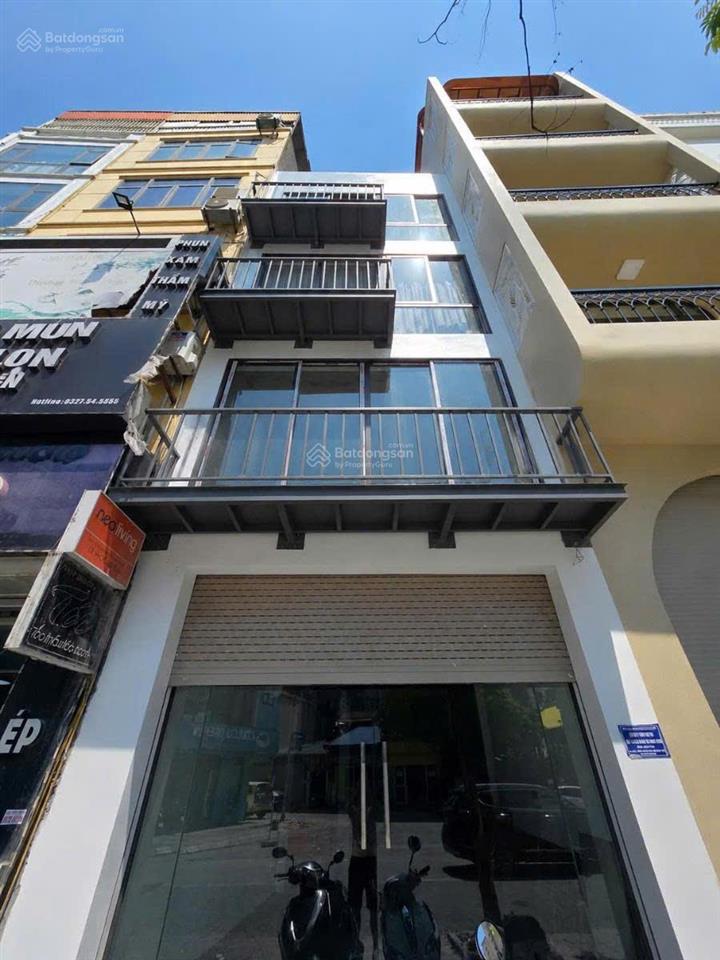 Chủ thiện chí bán căn nhà mặt phố trương công giai, hướng đông nam, có thang máy, giá đầu tư