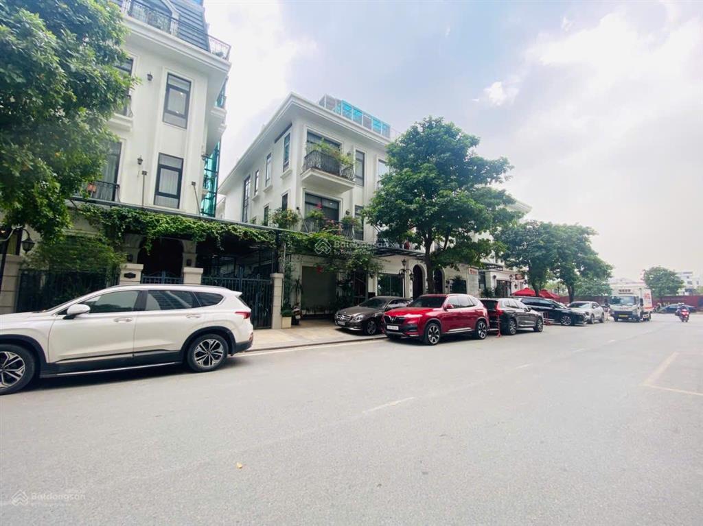 Chủ cần tiền thiện chí bán căn bt đẹp nhất vinhomes green bay. giá thấp hơn thị trường 20 tỷ