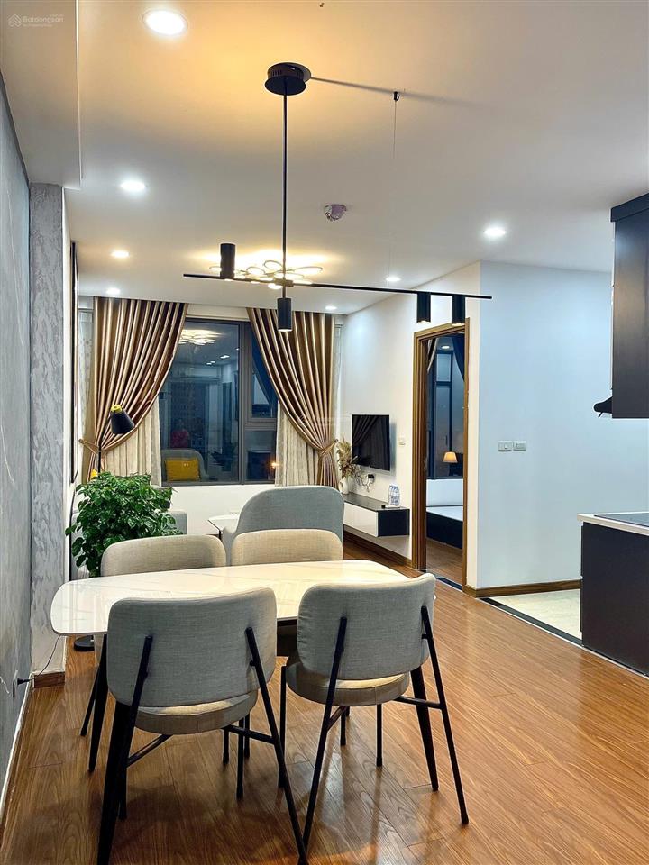 Giá 5.5 tỷ. do chuyển công tác tôi cần bán gấp căn 2 ngủ tại ecogreen nguyễn xiển. full đồ. sẵn sổ