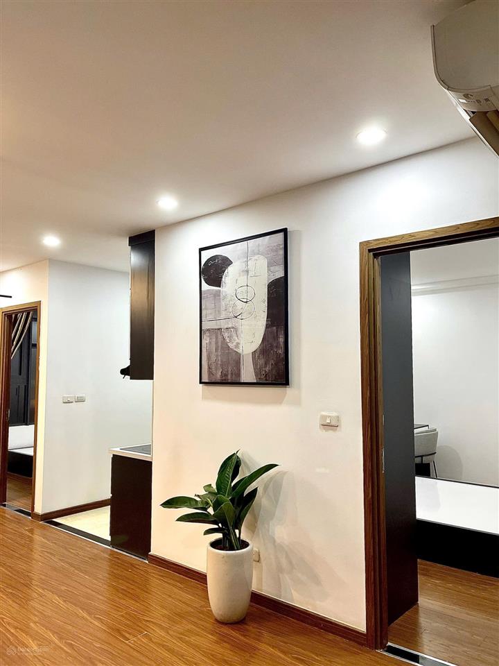 Giá 5.5 tỷ. do chuyển công tác tôi cần bán gấp căn 2 ngủ tại ecogreen nguyễn xiển. full đồ. sẵn sổ