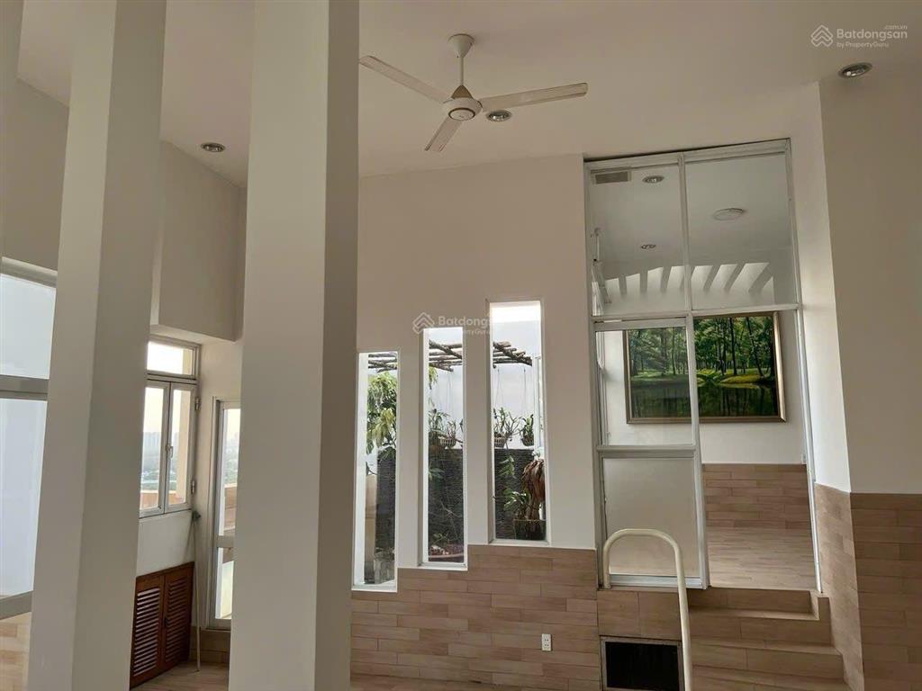 Hot bán nhanh căn hộ penhouse hoàng tháp, trung sơn, dt 300m2, tk 4ph, có hồ bơi riêng giá chỉ 8tỷ