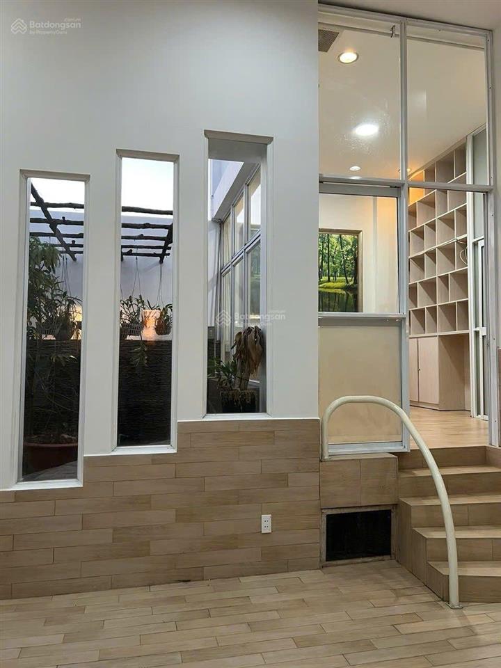 Hot bán nhanh căn hộ penhouse hoàng tháp, trung sơn, dt 300m2, tk 4ph, có hồ bơi riêng giá chỉ 8tỷ