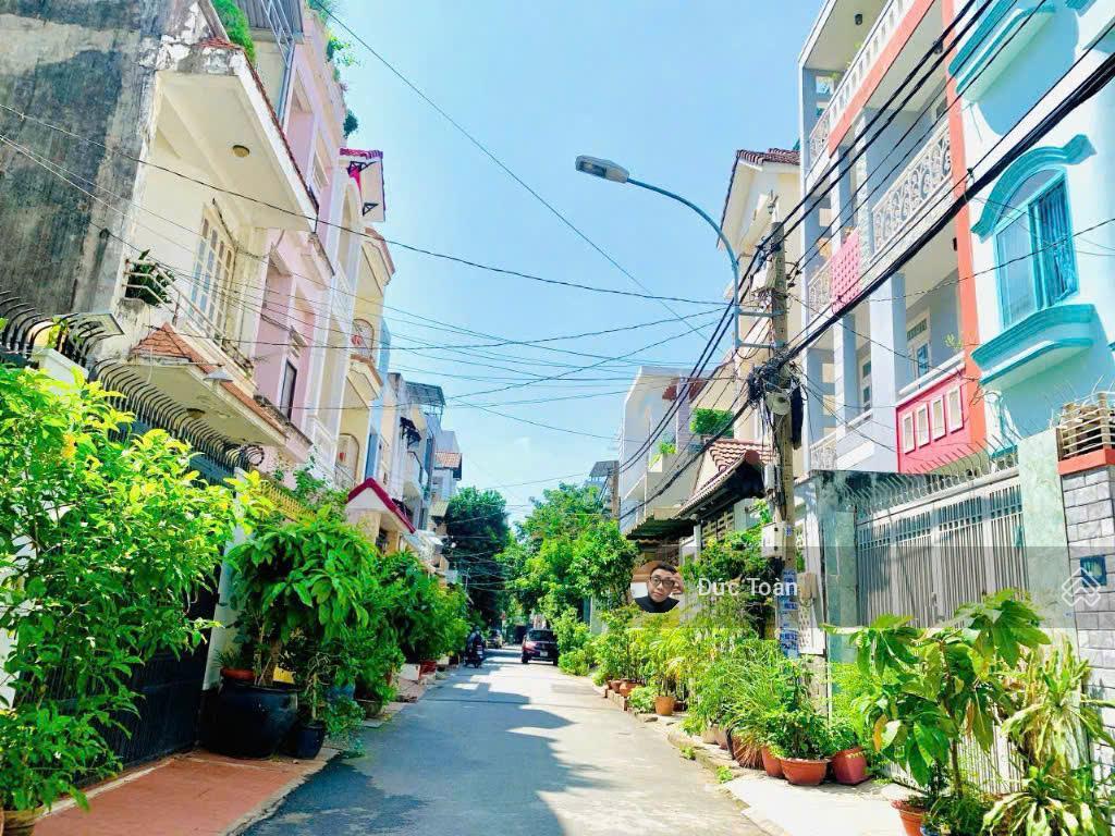 23.5 tỷ  sở hữu ngay biệt thự 4 tầng  cách trần não 200m  dt 8x16=128m2  khu compound  nhà đẹp