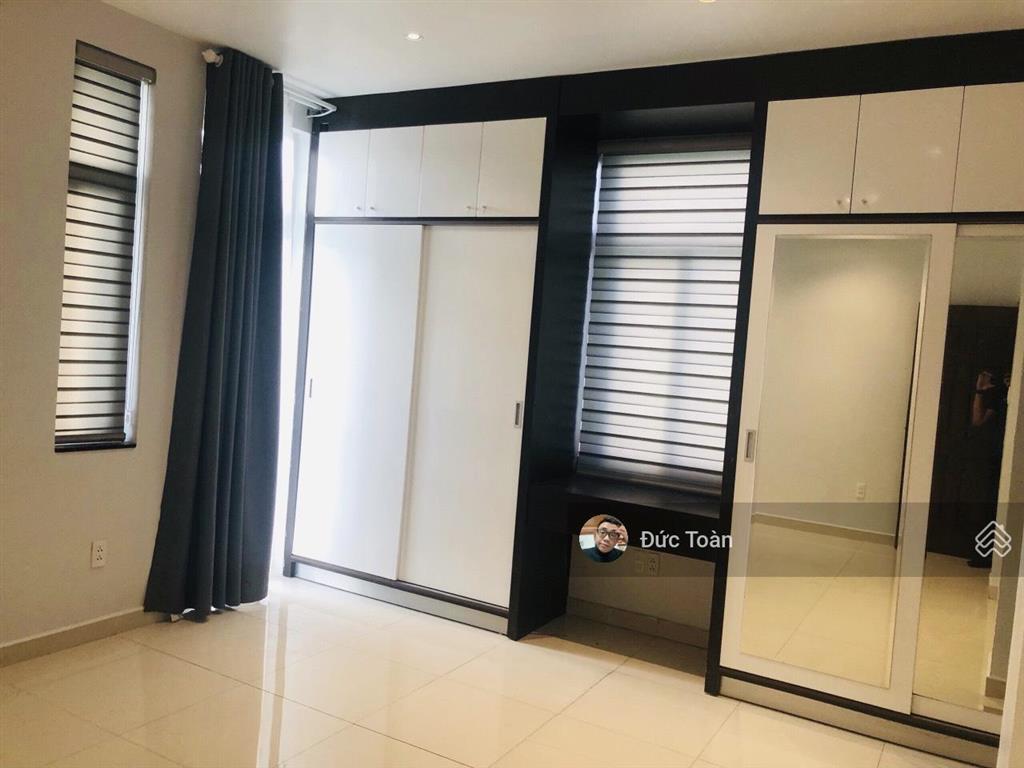 Chính chủ cần bán nhà hầm 4 tầng  trực diện công viên  dt 4x20=80m2  hđt 45tr/tháng  giá 19 tỷ