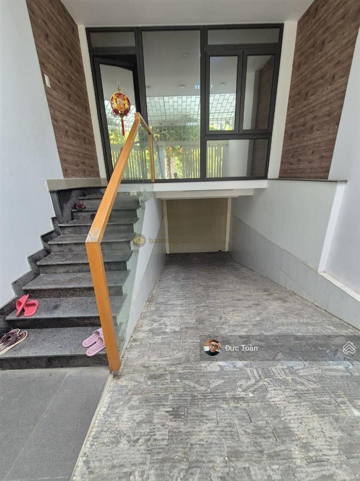 Chính chủ cần bán nhà hầm 4 tầng  trực diện công viên  dt 4x20=80m2  hđt 45tr/tháng  giá 19 tỷ