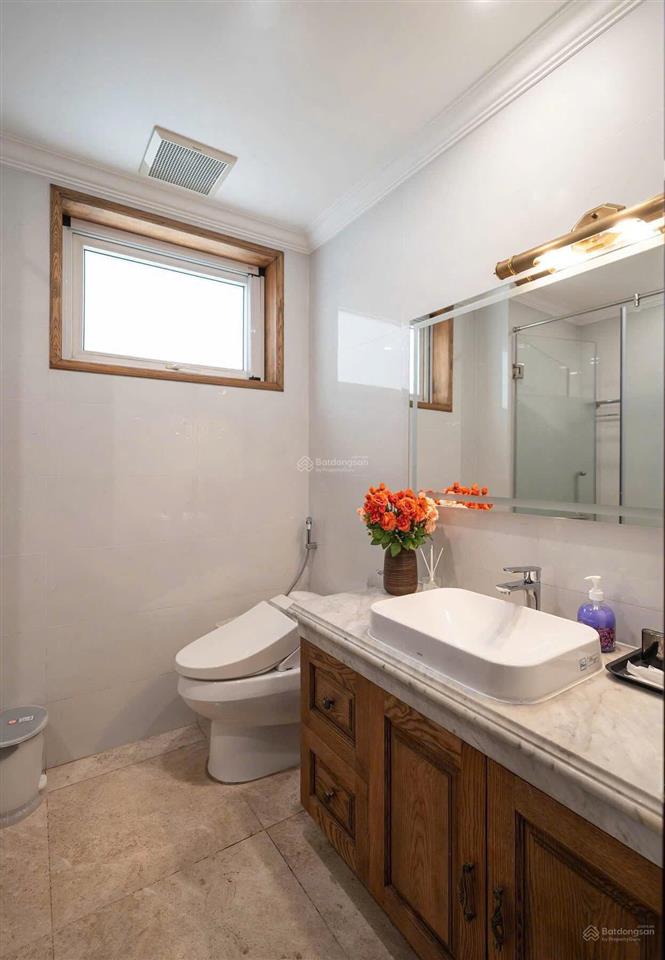 Độc bản  chính chủ cần bán biệt thự trực diện sông  dt 15x42=645m2  5 tầng  giá cực kỳ ưu đãi