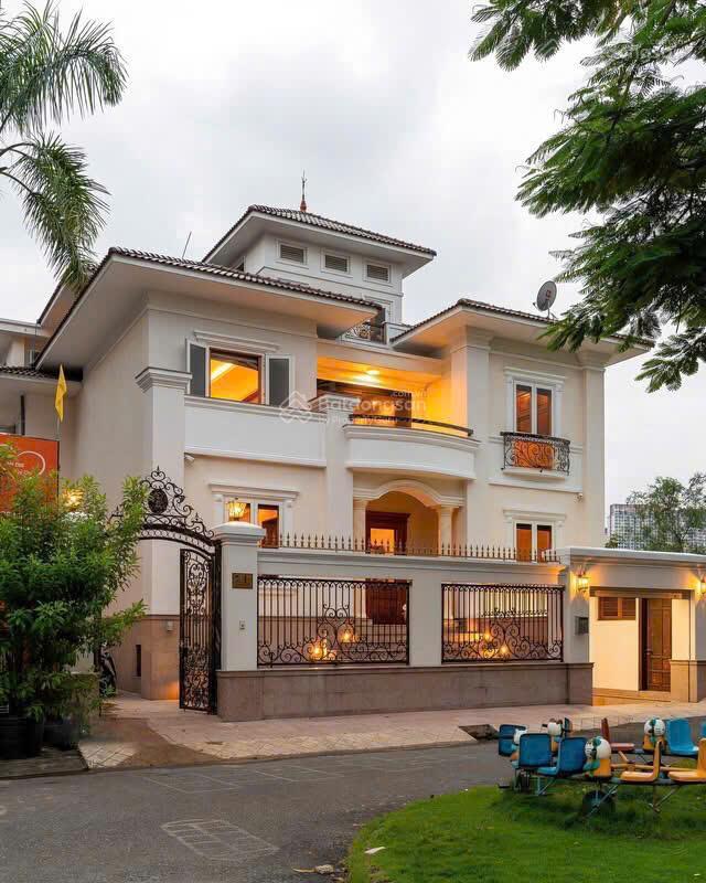 Độc bản  chính chủ cần bán biệt thự trực diện sông  dt 15x42=645m2  5 tầng  giá cực kỳ ưu đãi