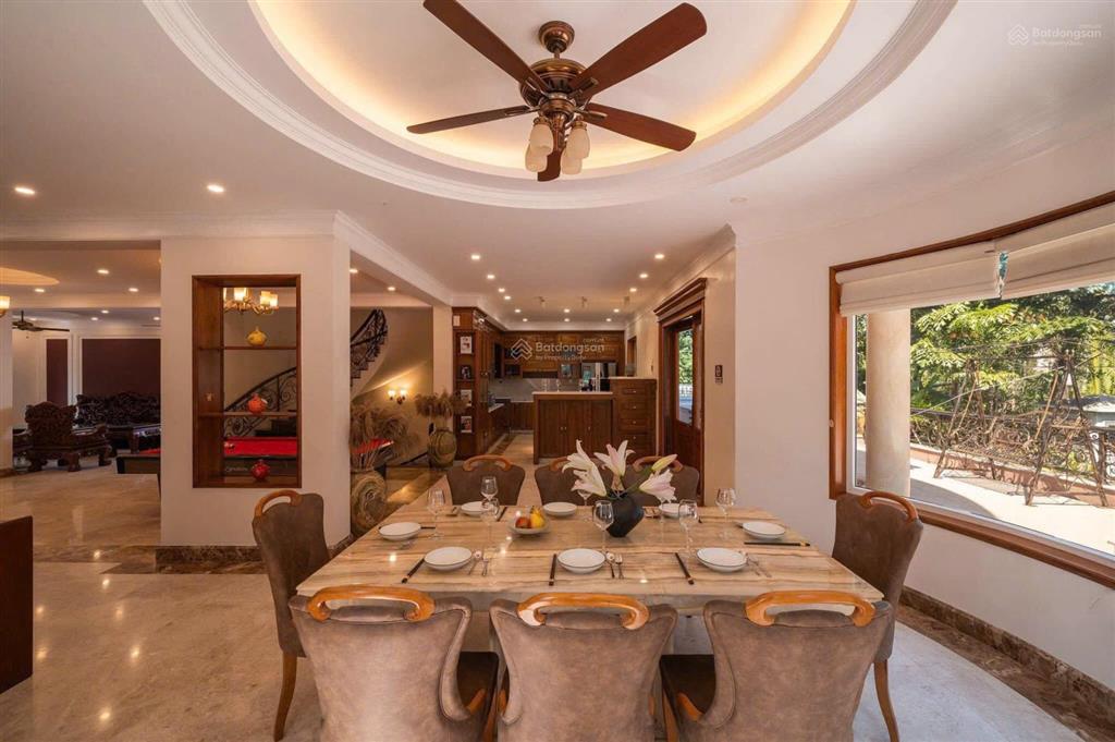 Độc bản  chính chủ cần bán biệt thự trực diện sông  dt 15x42=645m2  5 tầng  giá cực kỳ ưu đãi