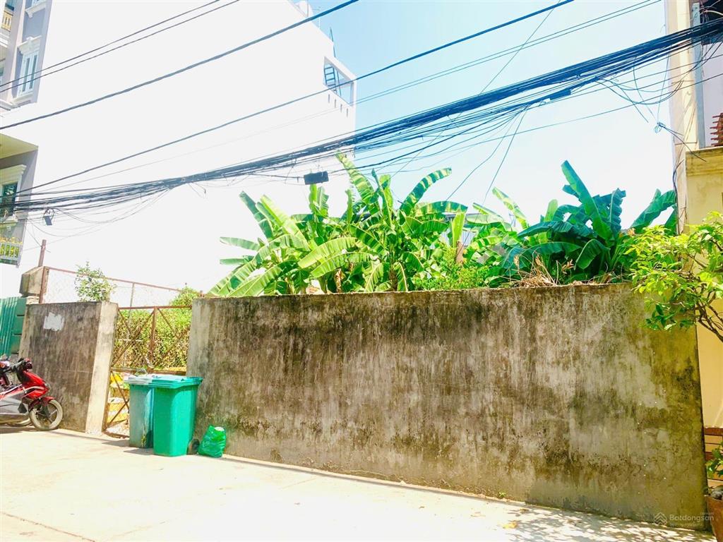 Duy nhất 1 lô  chính chủ cần bán lô đất cách trần não 50m  dt 10x20=200m2  ctxd 7 tầng  40 tỷ