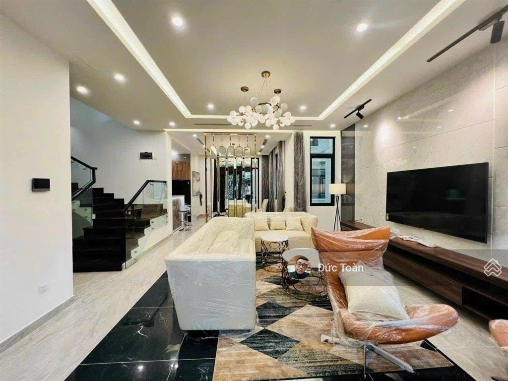 Hot  chính chủ cần bán biệt thự sân vườn khu compound trần não  dt 208m2  3 tầng  giá 50 tỷ