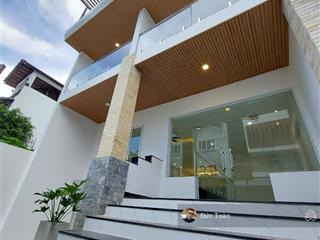 Chính chủ cần bán biệt thự ngay đường cao đức lân  dt 8x20=160m2  hầm 4 tầng  giá chỉ 45 tỷ