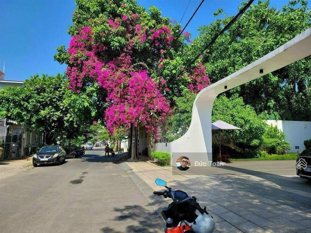 Chính chủ cần bán nhà ngay trần não  dt 10x30=300m2  có thể xây hầm 5 tầng  giá chỉ 58 tỷ còn tl