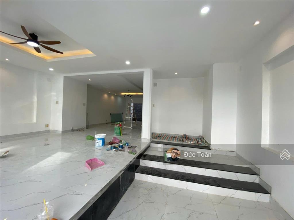Chính chủ cần bán nhà mặt tiền đường số 7 apak  dt 5x20=100m2  hầm 4 tầng  giá chỉ 23.5 tỷ