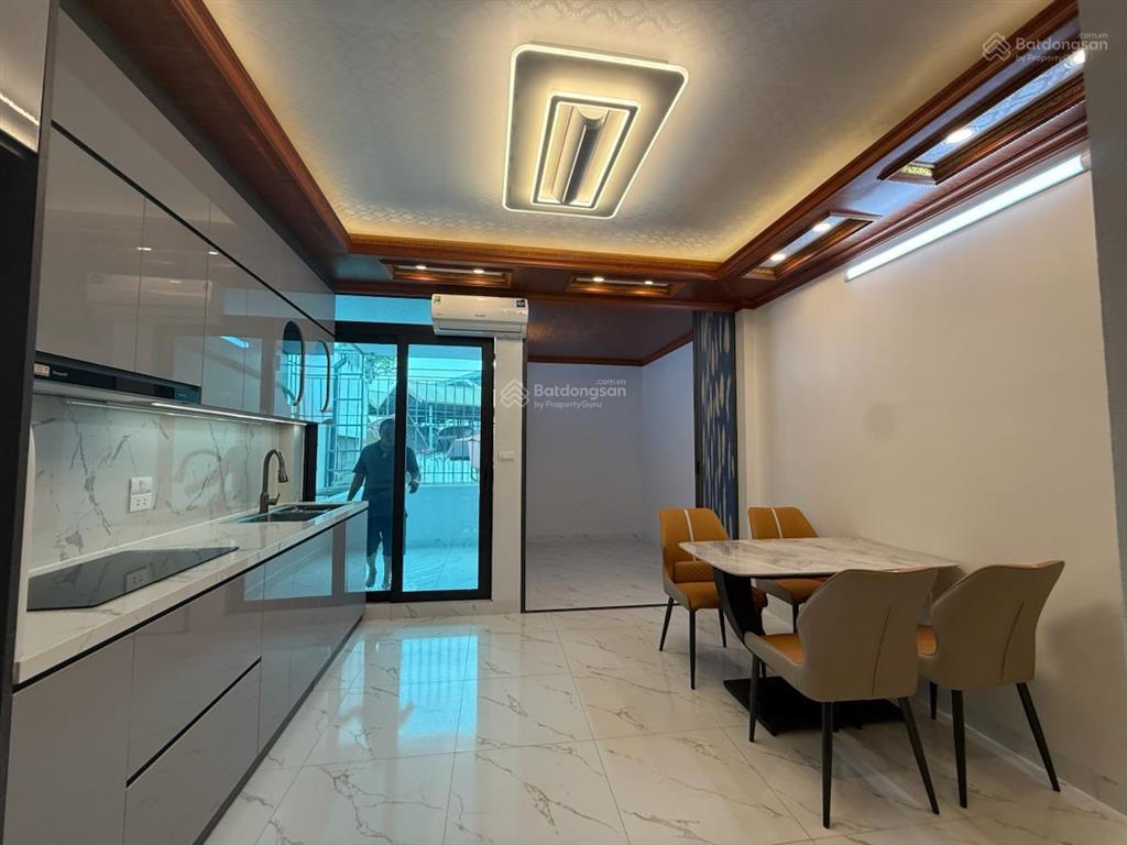 Bán nhà riêng tại phố hào nam, đống đa, 10 tỷ, 40m2, view đẹp, nhiều tiện ích