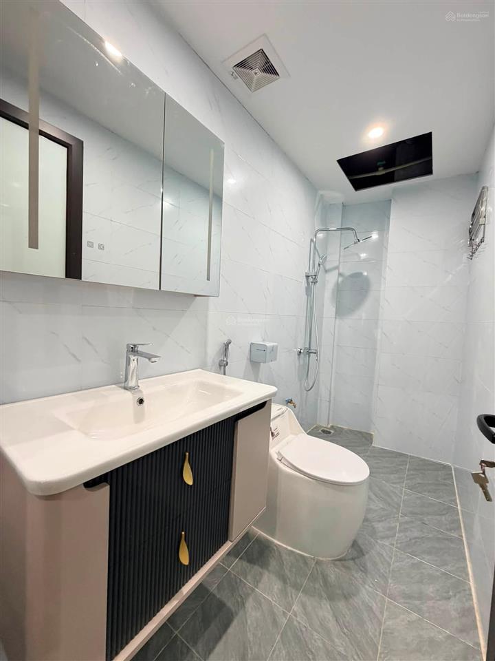 Bán nhà phố khâm thiên, lô góc, ngõ thông, ô tô đỗ gần, thang máy, sẵn nội thất ở luôn, 43m2*6t