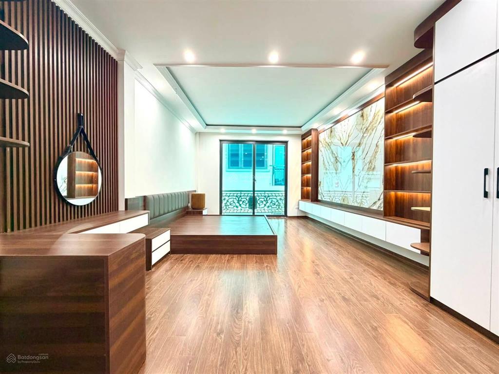 Bán nhà phố khâm thiên, lô góc, ngõ thông, ô tô đỗ gần, thang máy, sẵn nội thất ở luôn, 43m2*6t