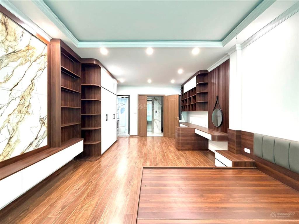 Bán nhà phố khâm thiên, lô góc, ngõ thông, ô tô đỗ gần, thang máy, sẵn nội thất ở luôn, 43m2*6t