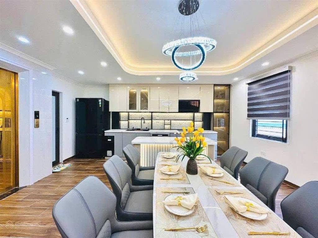 Siêu rẻ! nhà đê la thành, ngõ thông 25m ra ô tô đỗ, nhà mới, thang máy, kinh doanh tốt 42m2*5t