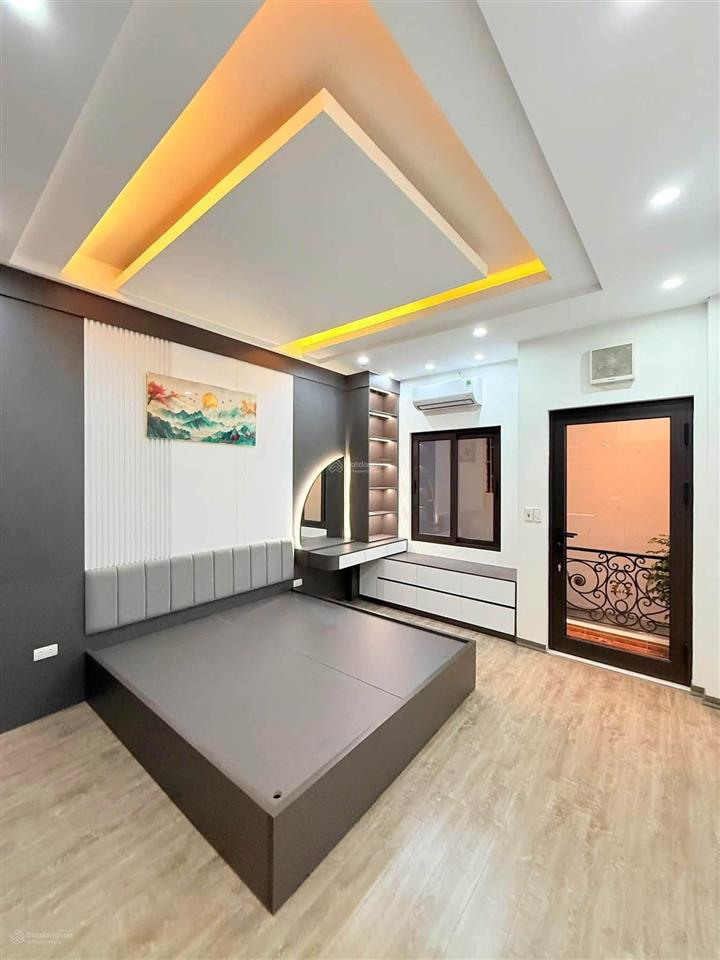 Bán nhà thái thịnh ngõ thông, 30m ra ô tô dừng đỗ, nhà mới, sân riêng, sổ nở hậu, không qh, 38m2x5t