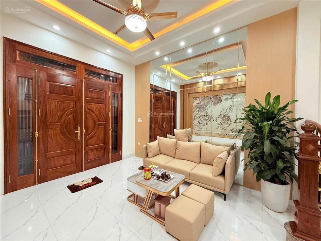 Bán nhà thái thịnh ngõ thông, 30m ra ô tô dừng đỗ, nhà mới, sân riêng, sổ nở hậu, không qh, 38m2x5t