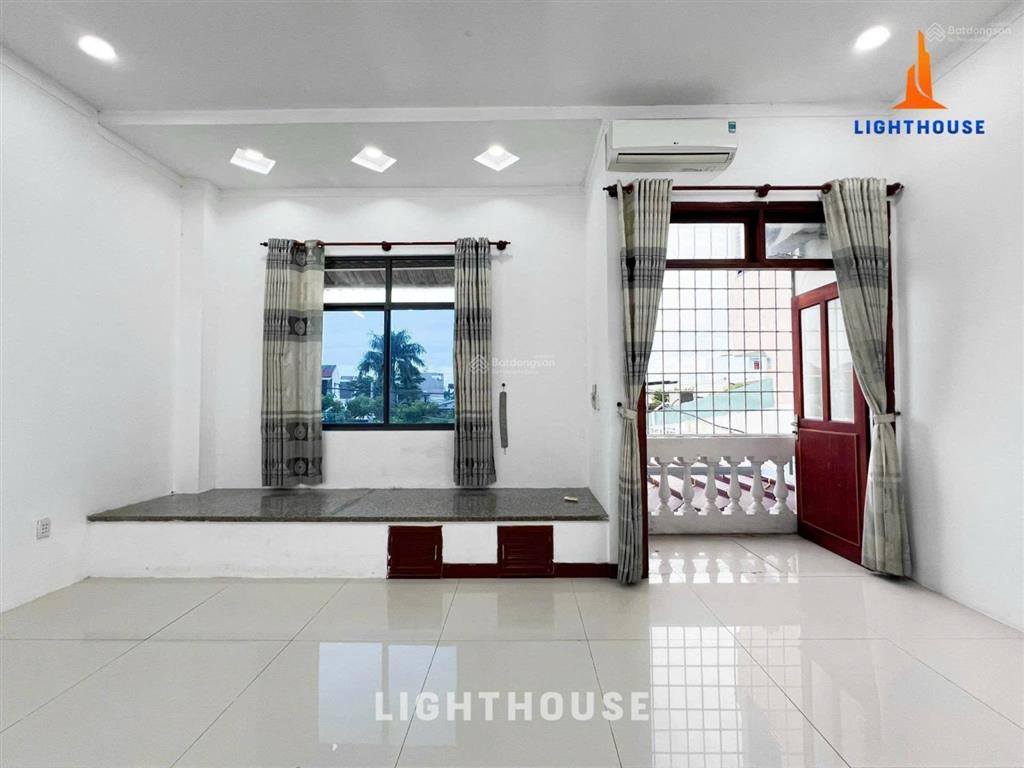 2 phòng ngủ 80m2 siu to ngay ngã 4 ga