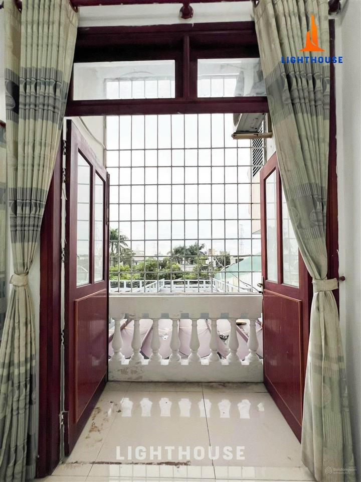 2 phòng ngủ 80m2 siu to ngay ngã 4 ga